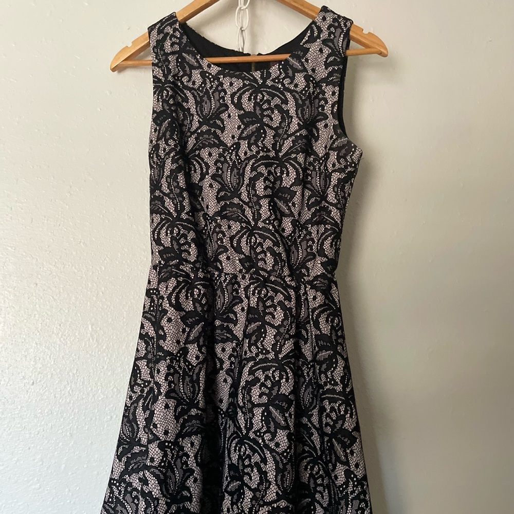 Floral Lace Sleeveless Dress - Black & White